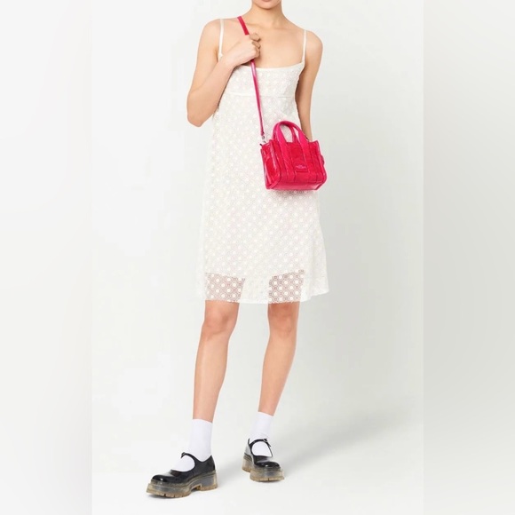 Marc Jacobs
The Shiny Crinkle Crossbody Tote bag - Picture 3 of 9